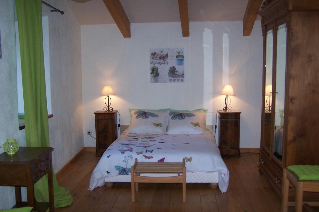 Salomony Chambre D'Hotes Marcols-les-Eaux Pokój zdjęcie